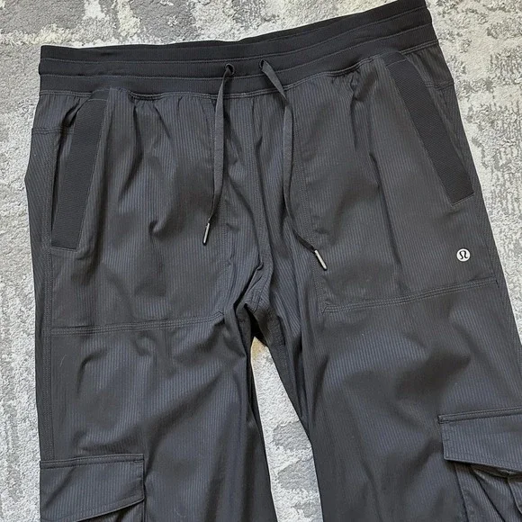 Lululemon Womens Large Dance Studio Relaxed-Fit Mid-Rise Cargo Pant Black W5GILS - Picture 2 of 9